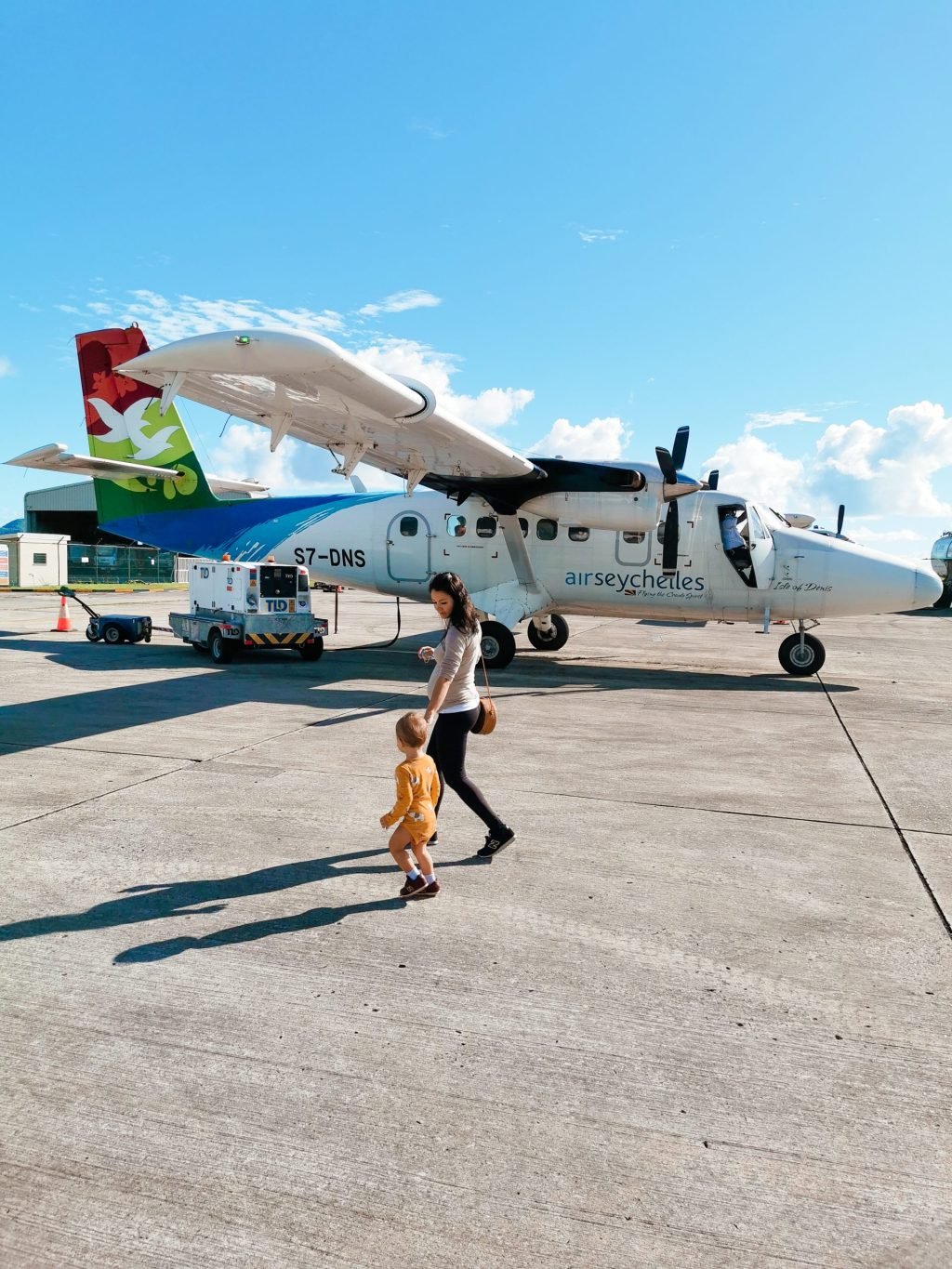 Fliegen mit Baby & Kleinkind: Tipps für einen entspannten Langstreckenflug